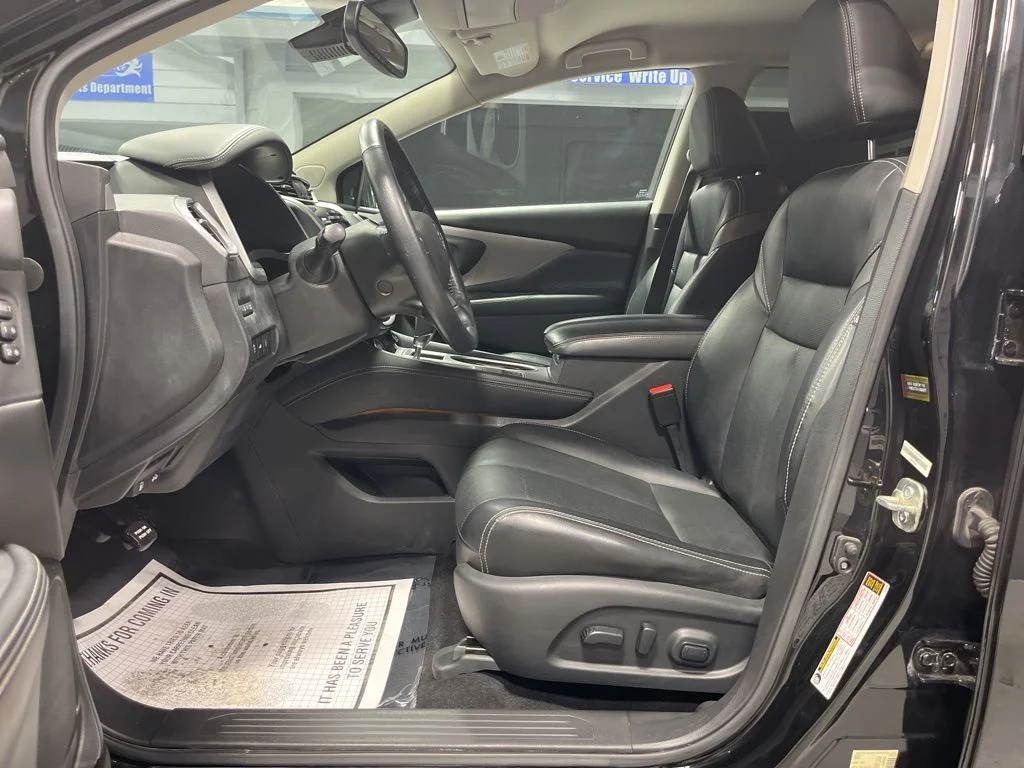 Used 2020 Super Black Metallic Nissan SL image 11