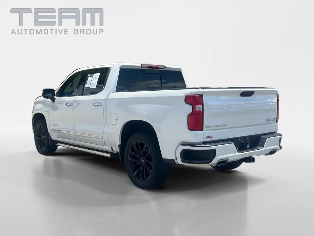 Used 2023 Iridescent Pearl Tricoat Chevrolet High Country image 5