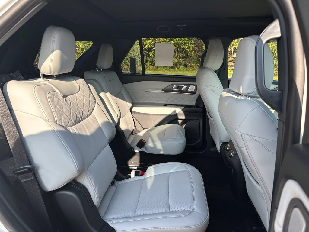 New 2027 Star White Metallic Tri-Coat Ford Platinum™ image 22