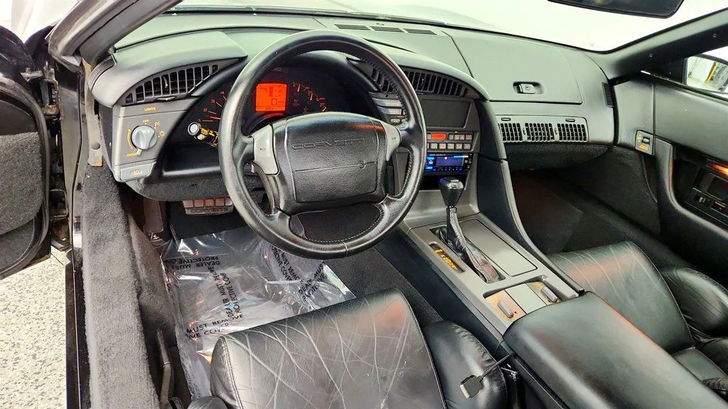 Used 1991 Black Chevrolet 2dr Convertible image 13