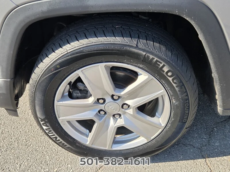 Used 2022 Billet Silver Metallic JEEP LATITUDE 4X4 image 18
