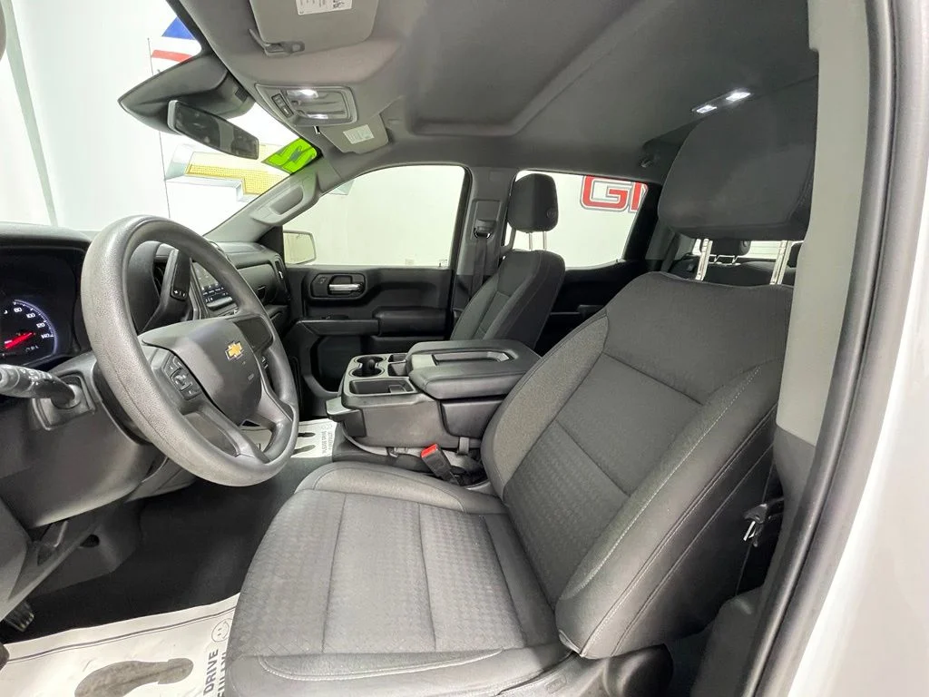 Used 2022 White Chevrolet Custom image 15