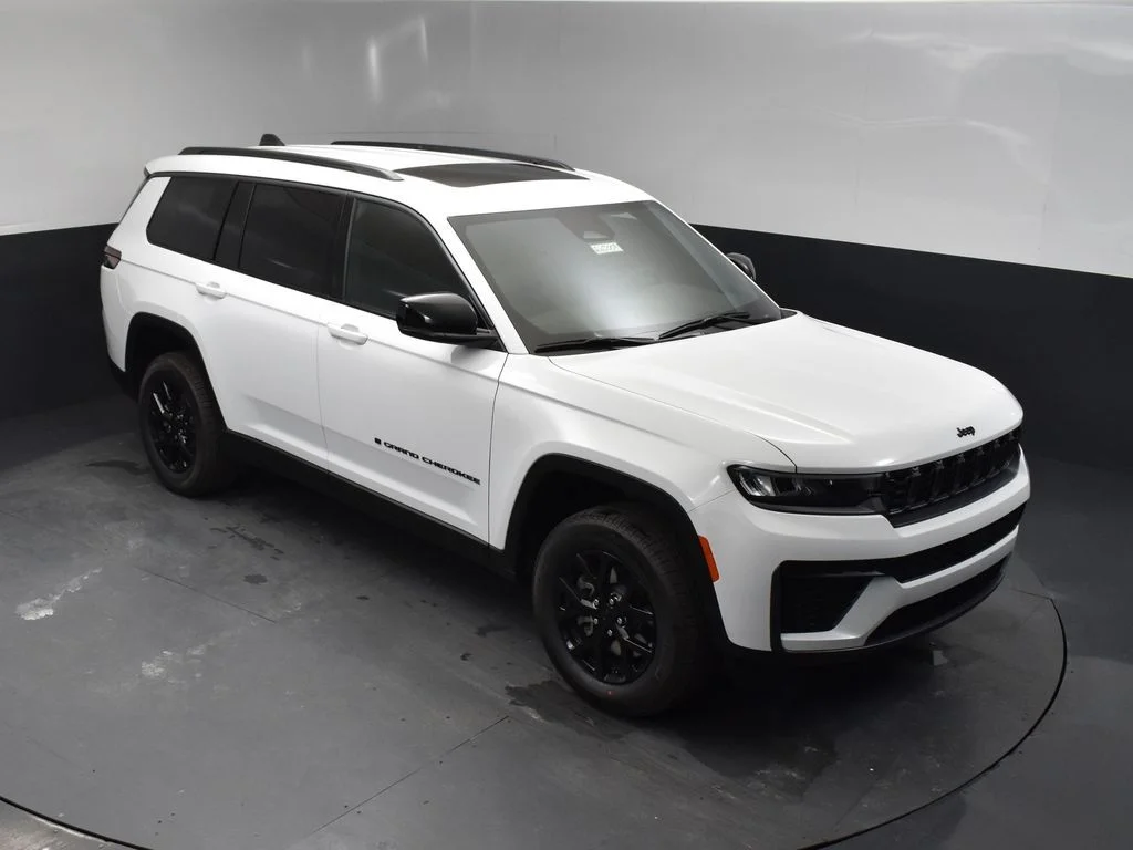 New 2026 Bright White Clear-Coat Exterior Paint Jeep Altitude image 43