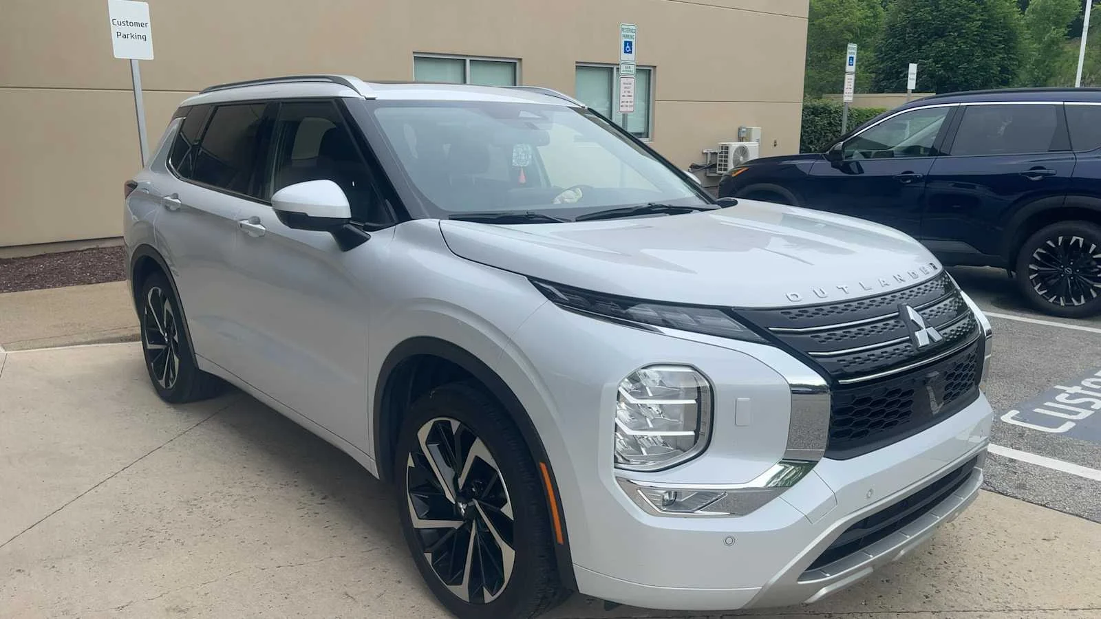 2023 Mitsubishi Outlander SEL