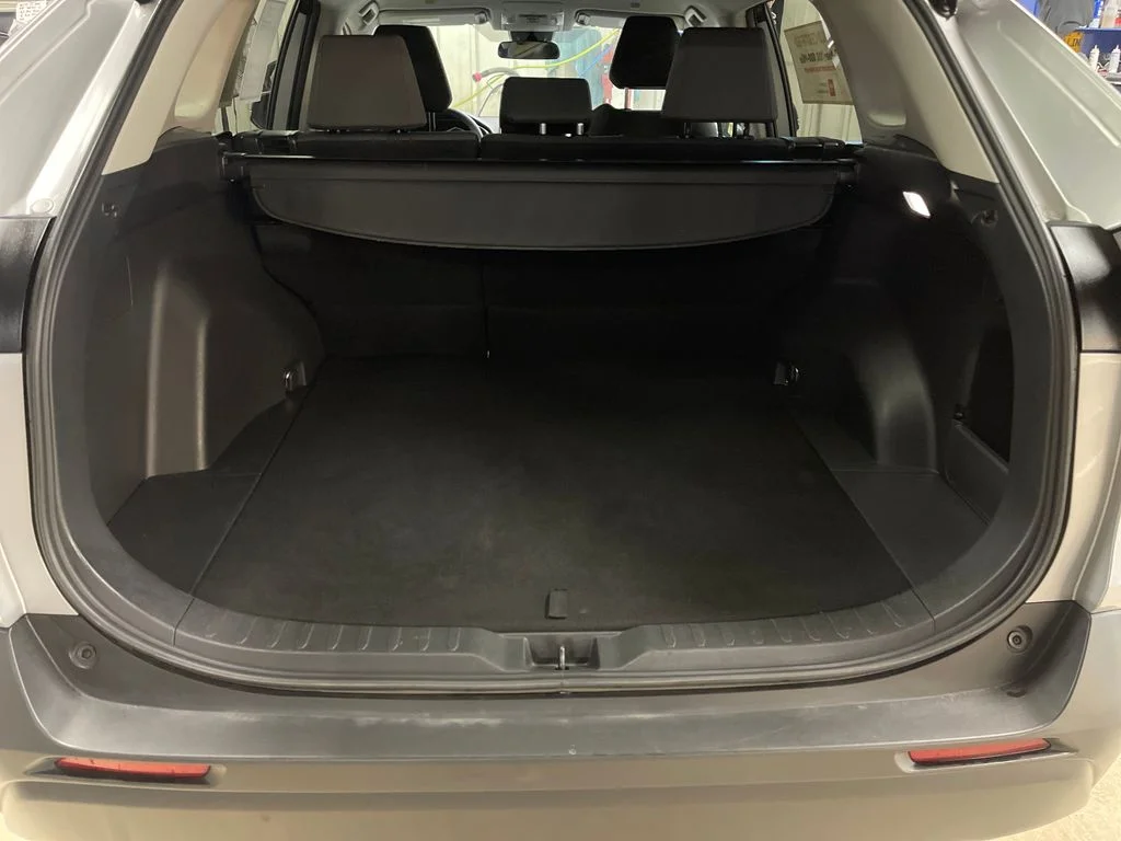 Used 2025 Silver Toyota XLE image 27