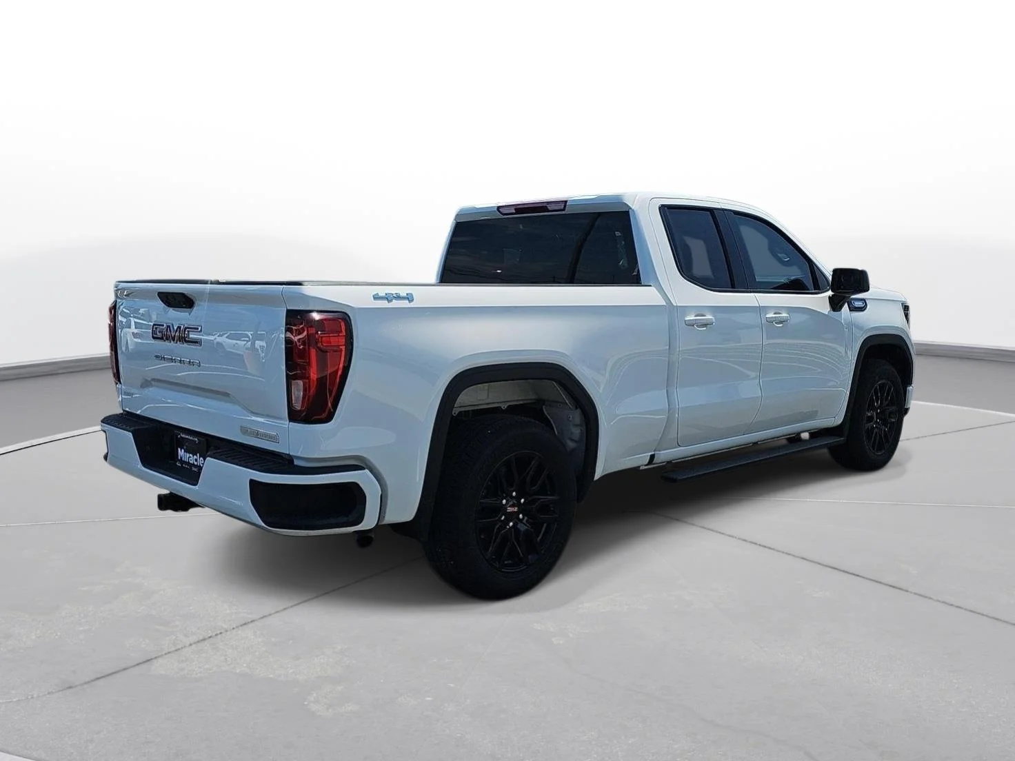 Used 2025 Summit White GMC Elevation image 5