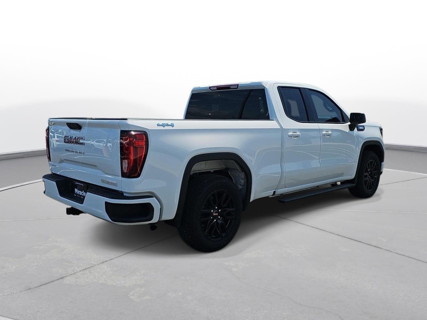 Used 2025 Summit White GMC Elevation image 5