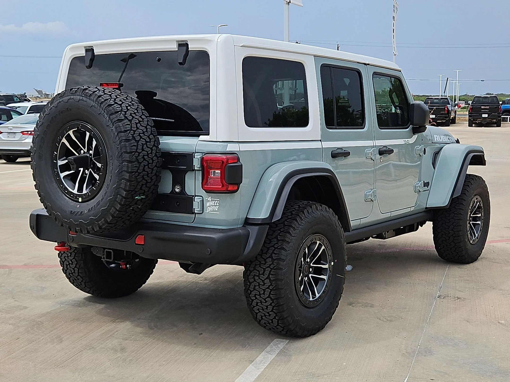 New 2026 Earl Clearcoat Jeep Rubicon X image 3