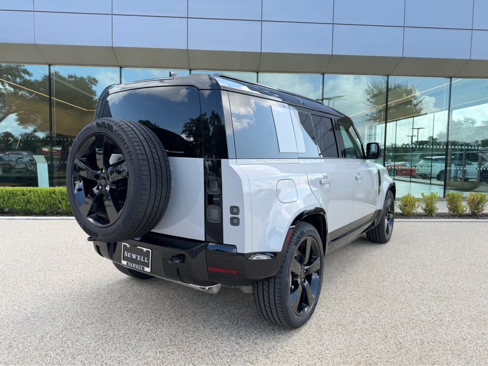 New 2026 Borasco Grey Land Rover X-Dynamic SE image 4