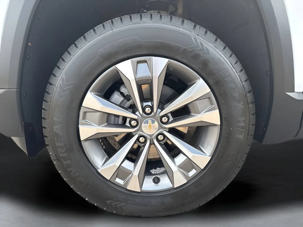 Used 2026 Summit White Chevrolet LT image 37