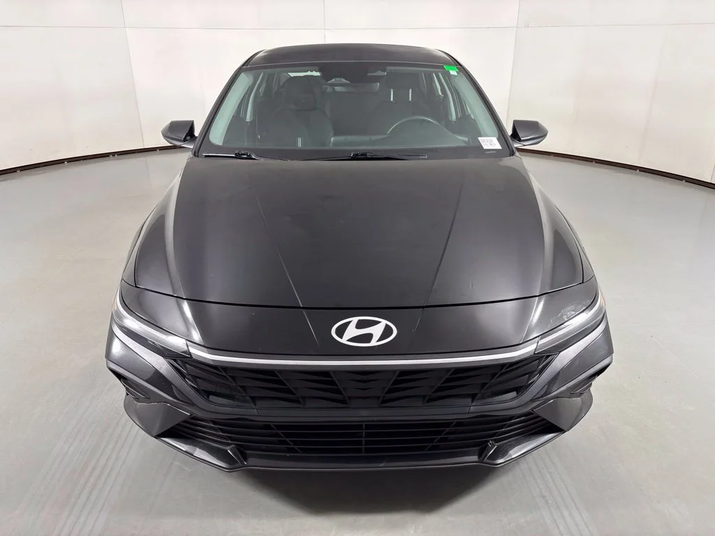 Used 2024 Black Hyundai SEL image 3