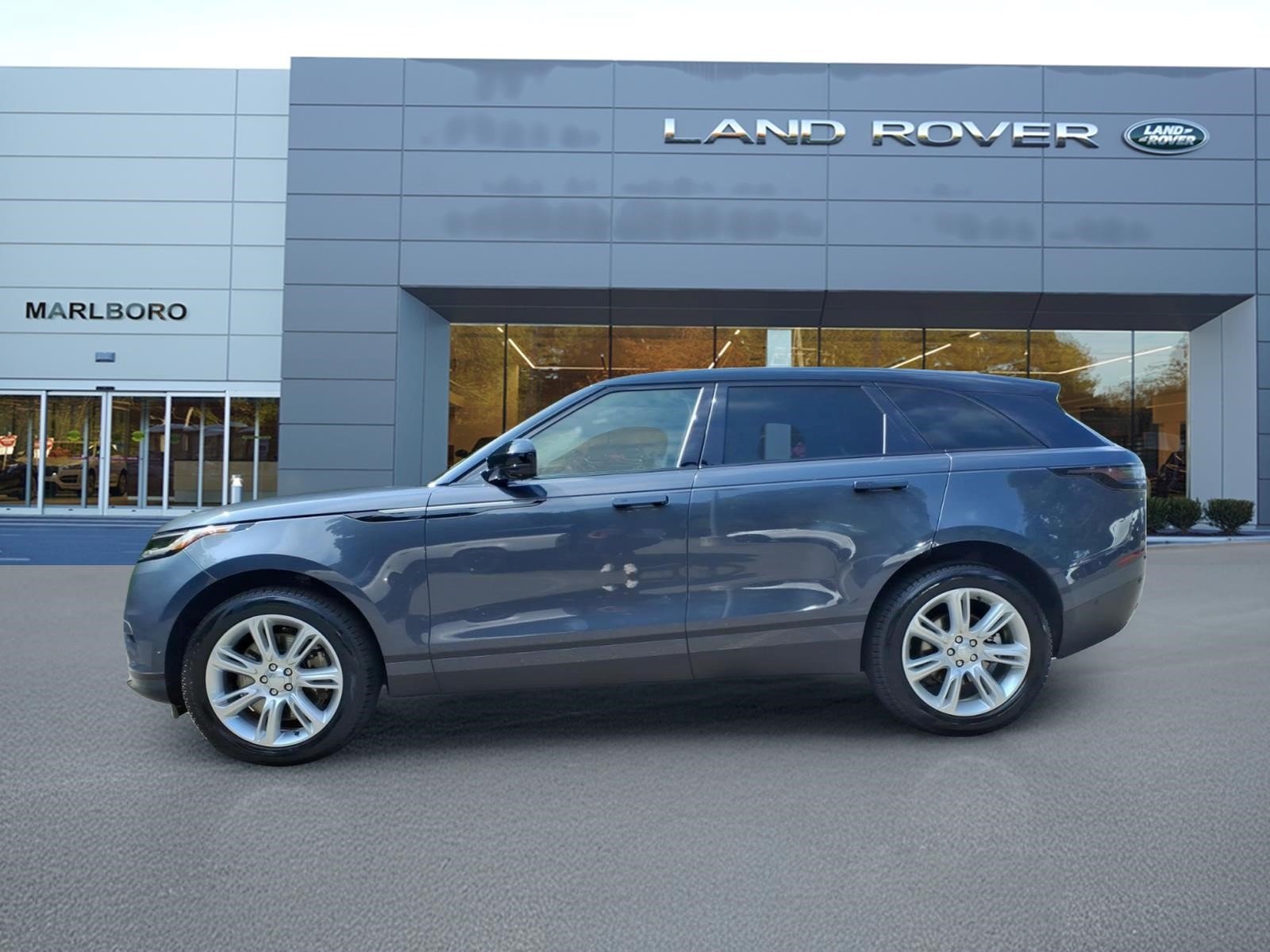 Certified Used 2026 Varesine Blue Metallic Land Rover S image 6