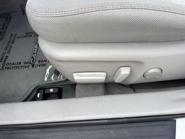 Used 2016 Silver Toyota LE image 12