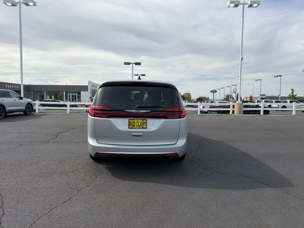 Used 2024 Silver Chrysler Touring L image 20