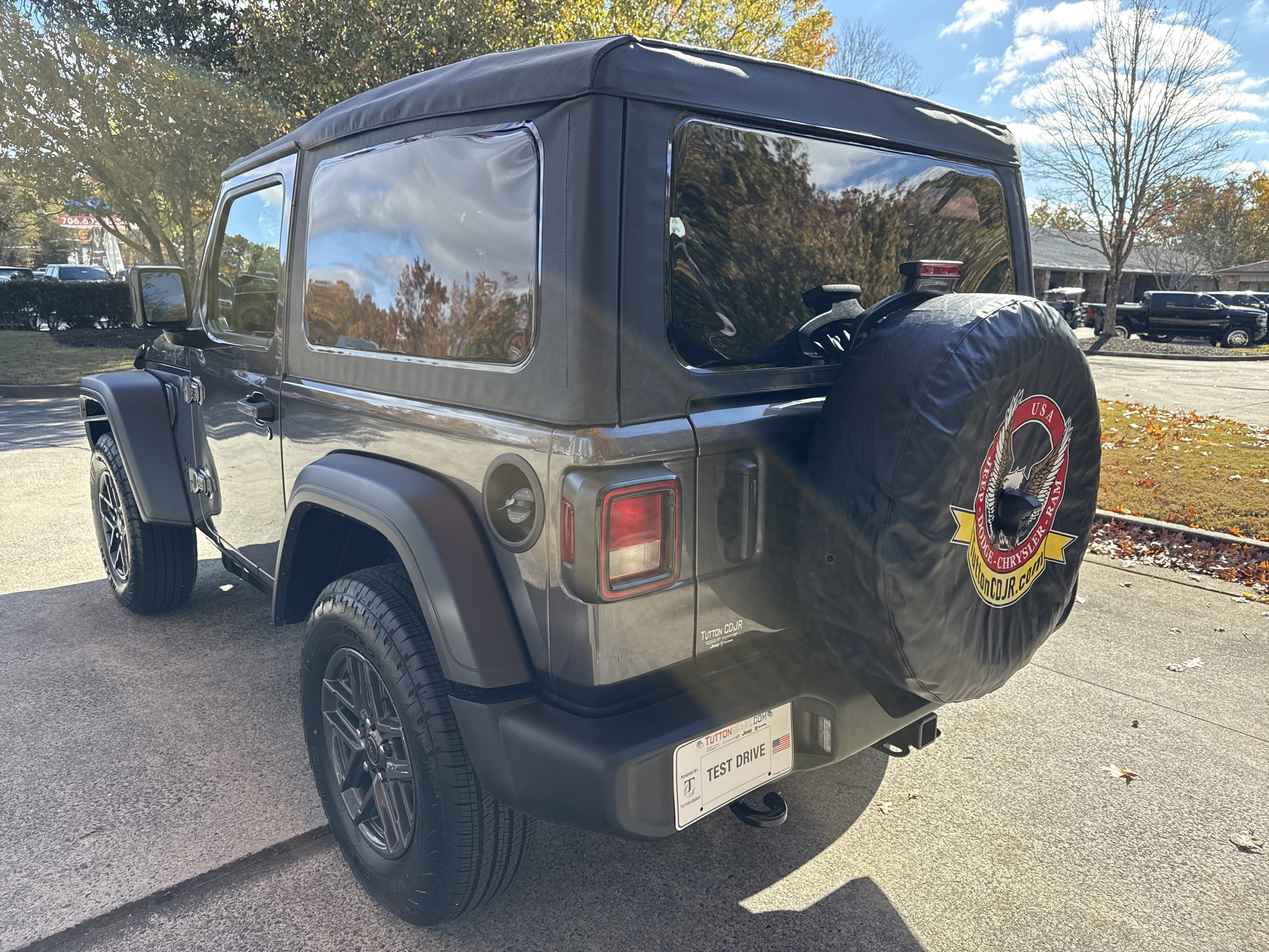 New 2026 Granite Crystal Metallic Clearcoat Jeep Sport S image 5