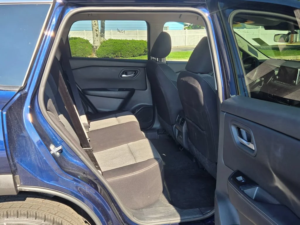 Used 2025 Blue Nissan SV image 11