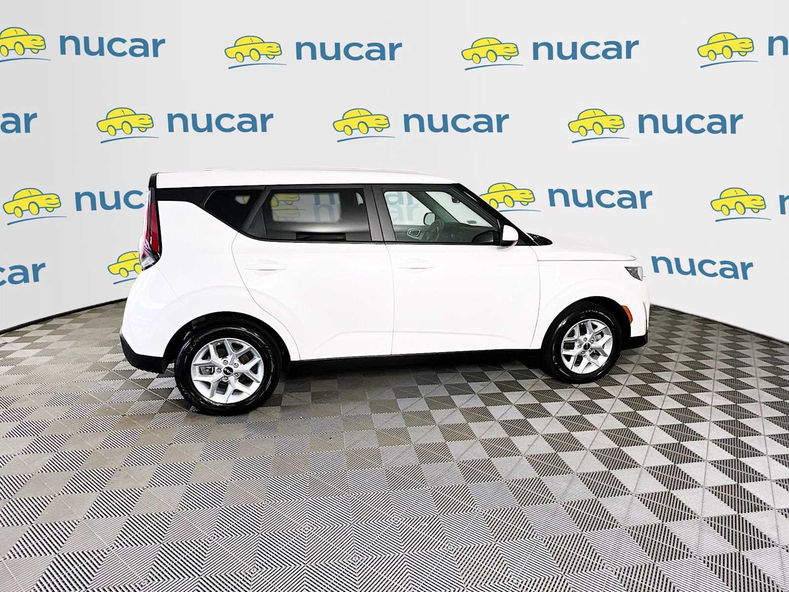 Used 2025 Snow White Pearl Kia LX image 8