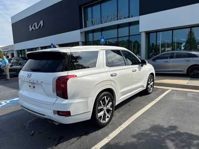 Used 2022 White Hyundai Limited image 5