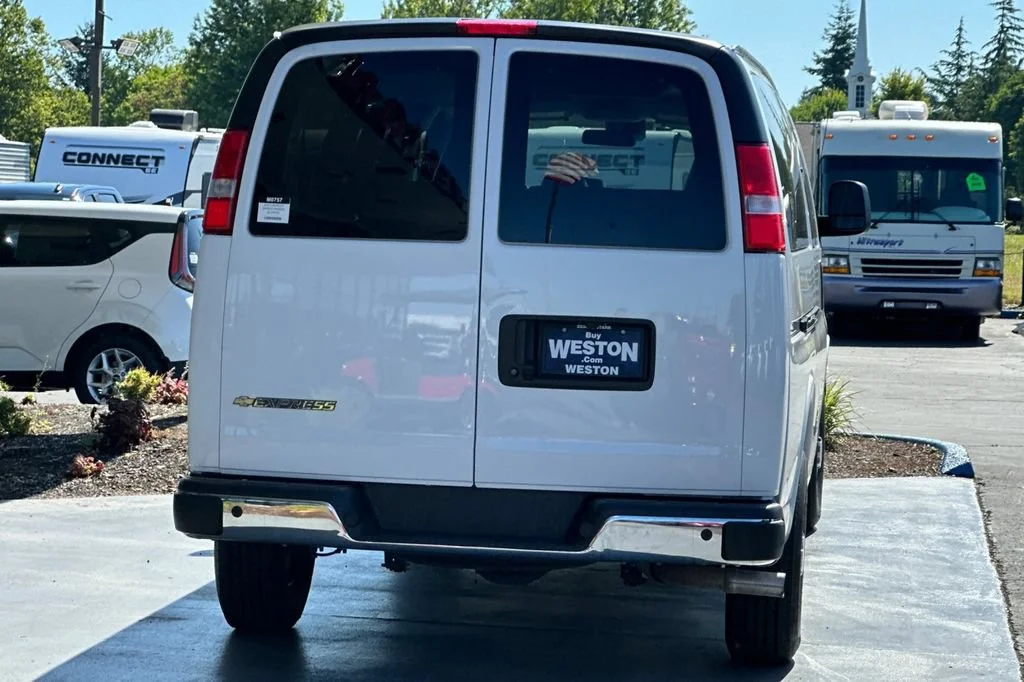 2024 Chevrolet Express Passenger LT - Photo 5