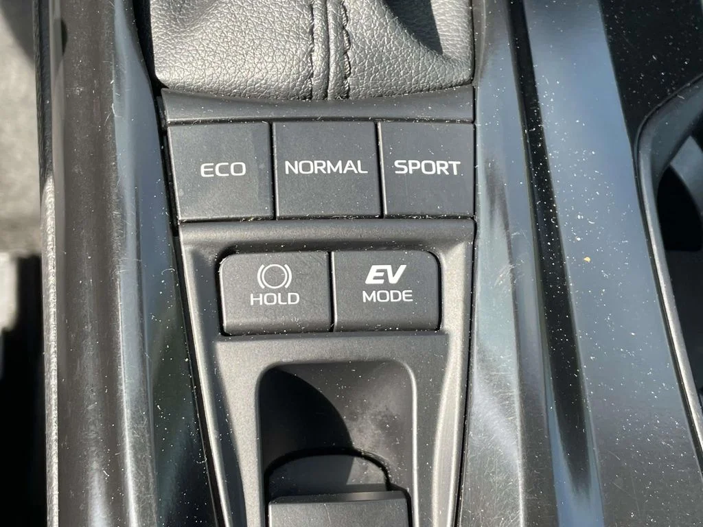 2025 Toyota Camry LE - Photo 26