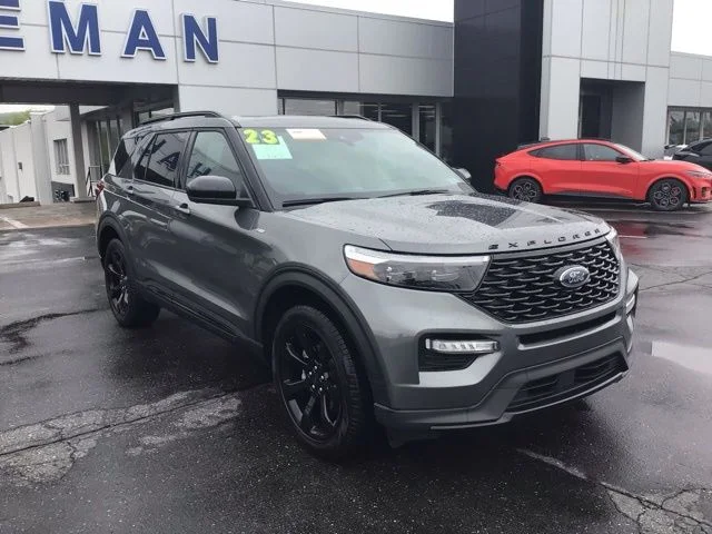 2023 Ford Explorer ST-LINE 4WD's photo