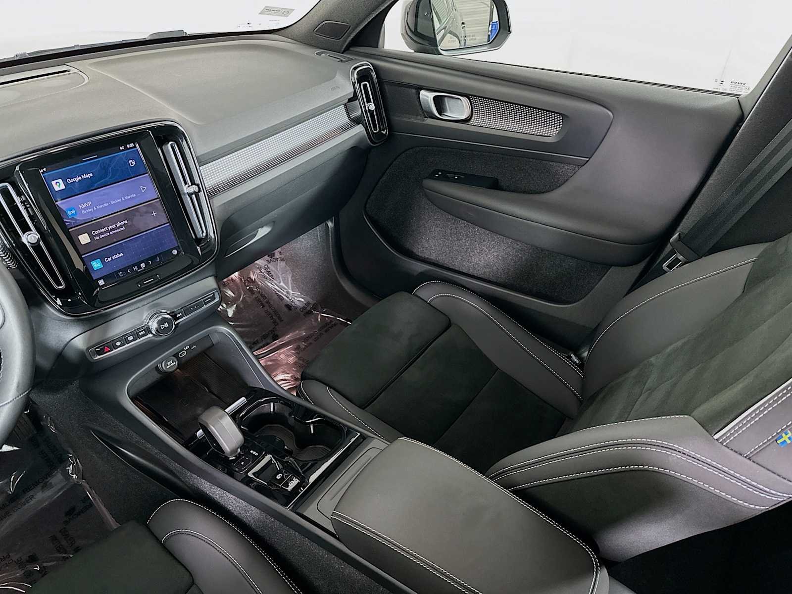Certified Used 2023 Onyx Black Volvo Plus image 22