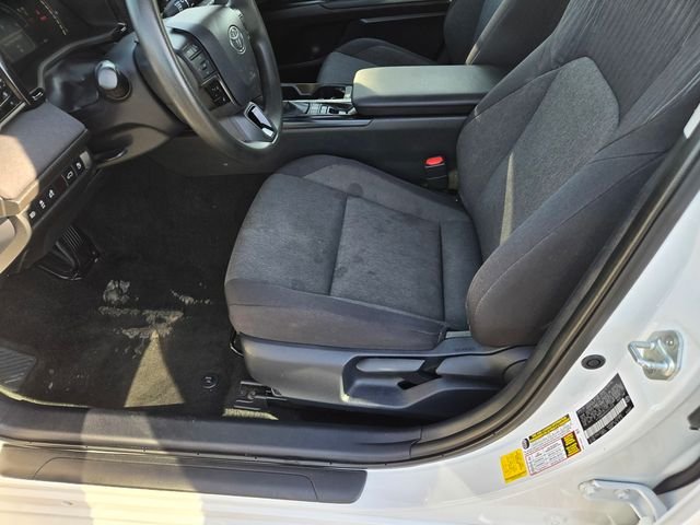 Used 2025 White Toyota LE image 18