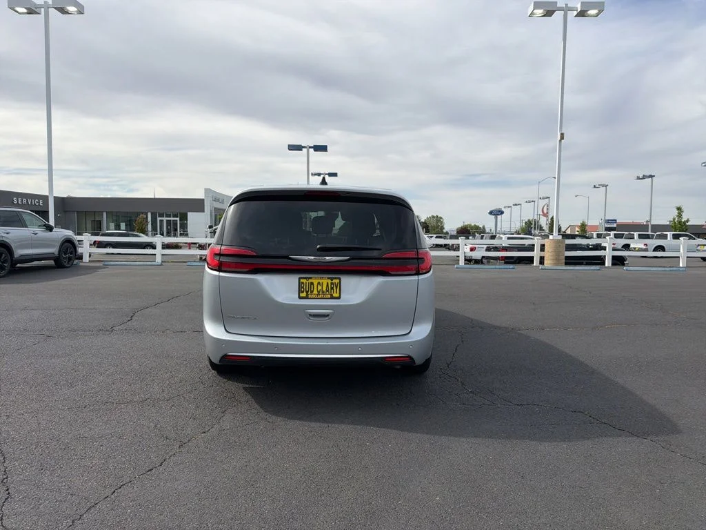Used 2024 Silver Chrysler Touring L image 20