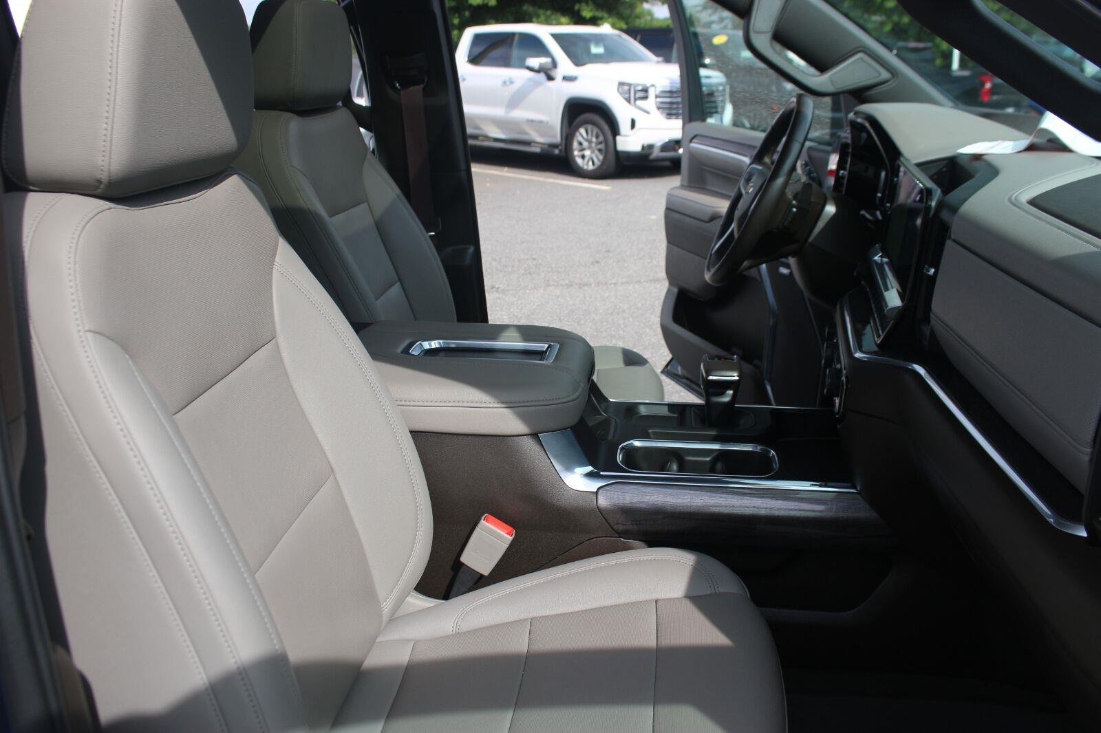 Used 2022 Northsky Blue Metallic Chevrolet LTZ image 37