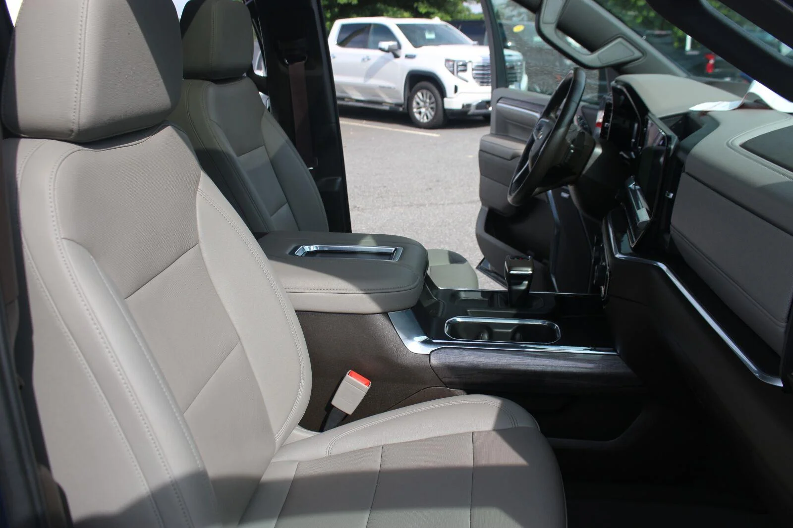 Used 2022 Northsky Blue Metallic Chevrolet LTZ image 37