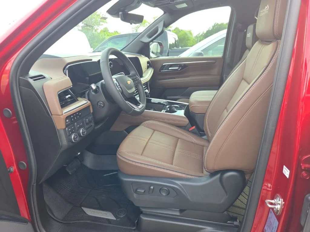 Used 2025 Red Chevrolet High Country image 3