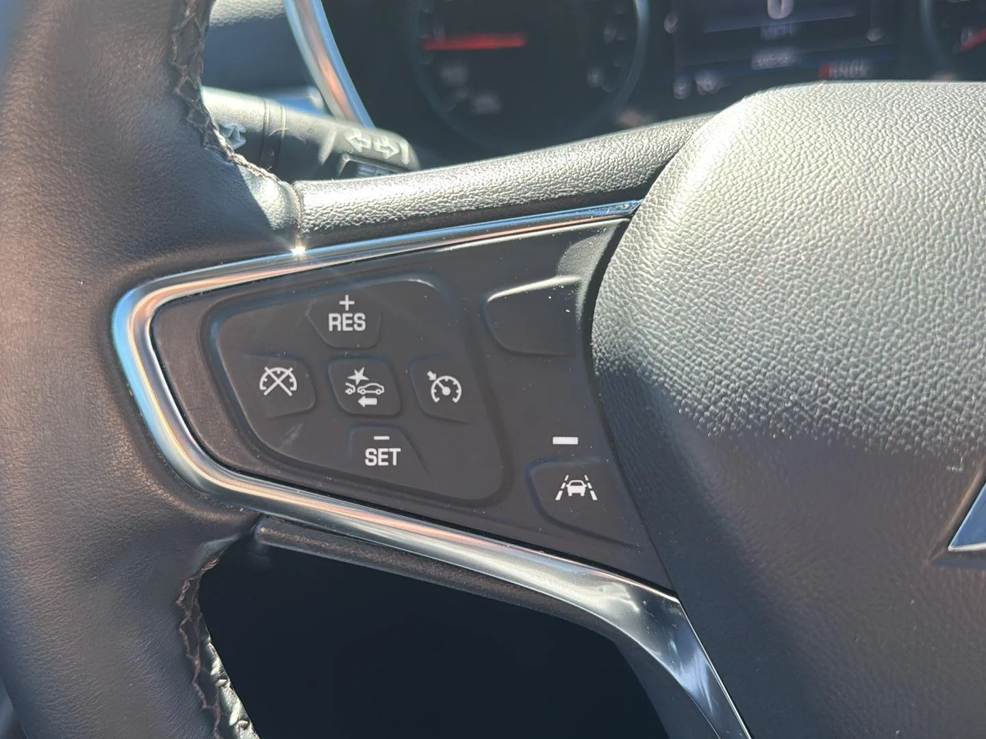 Used 2024 Summit White Chevrolet LT image 16