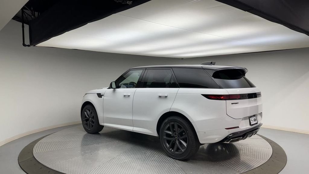 Used 2024 Fuji White Land Rover Dynamic SE image 6