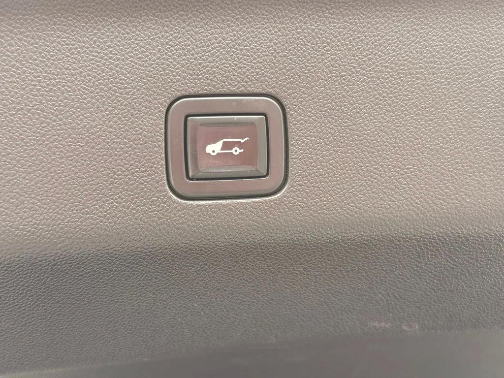 Used 2021 Pearl Chevrolet High Country image 29