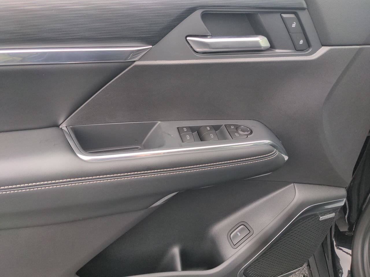 2025 GMC Acadia Elevation - Photo 23