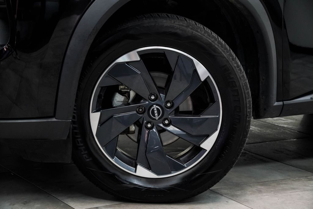 Used 2025 Black Nissan SV image 5