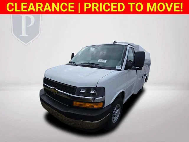 New 2025 Summit White Chevrolet 1WT image 12