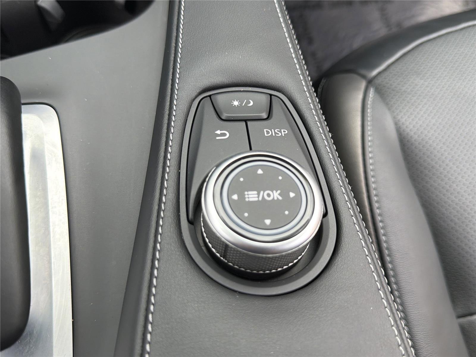 Certified Used 2024 Radiant White INFINITI LUXE image 12