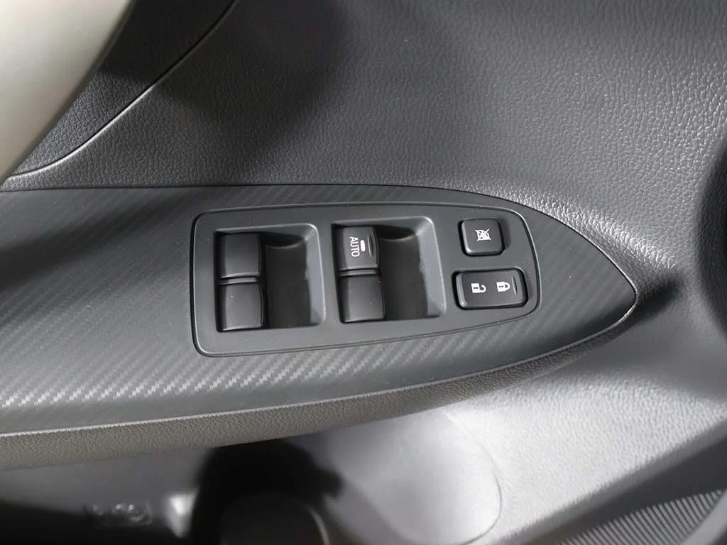 New 2026 Black Mitsubishi SE image 25
