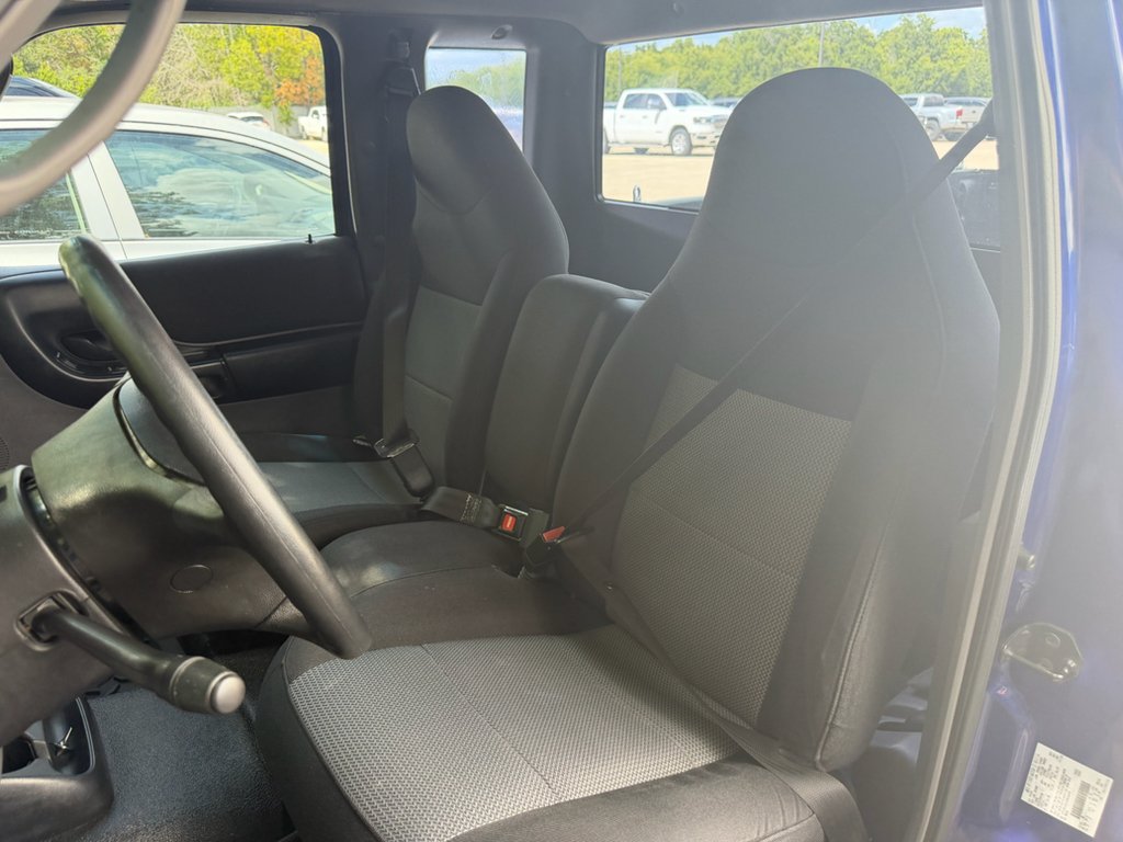 Used 2003 Blue Ford  image 9