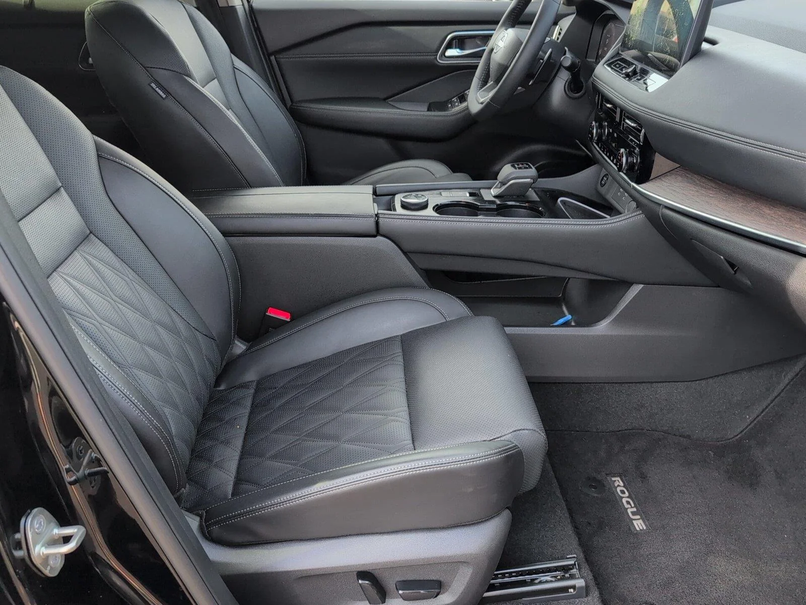 Used 2026 Super Black Nissan Platinum image 36