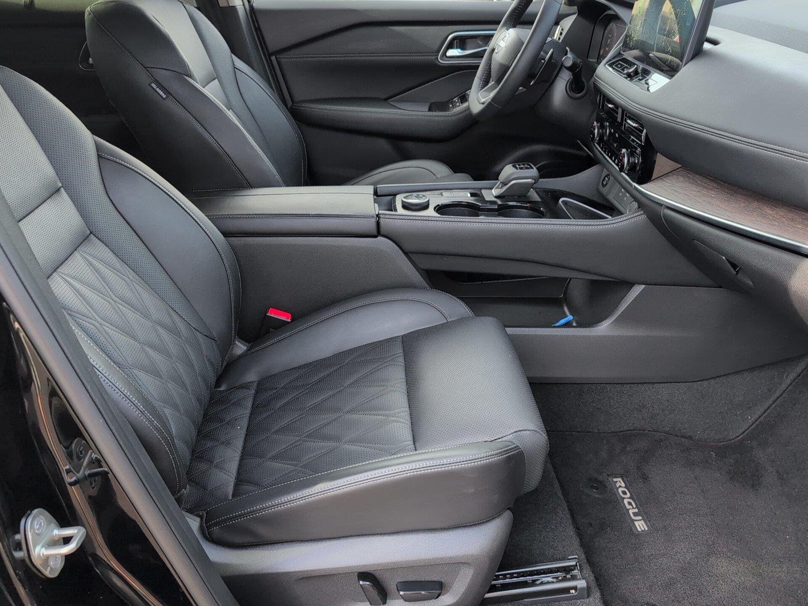 Used 2026 Super Black Nissan Platinum image 36