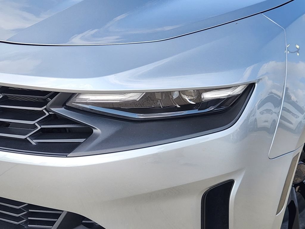 Used 2023 Sharkskin Metallic Chevrolet LT1 image 10