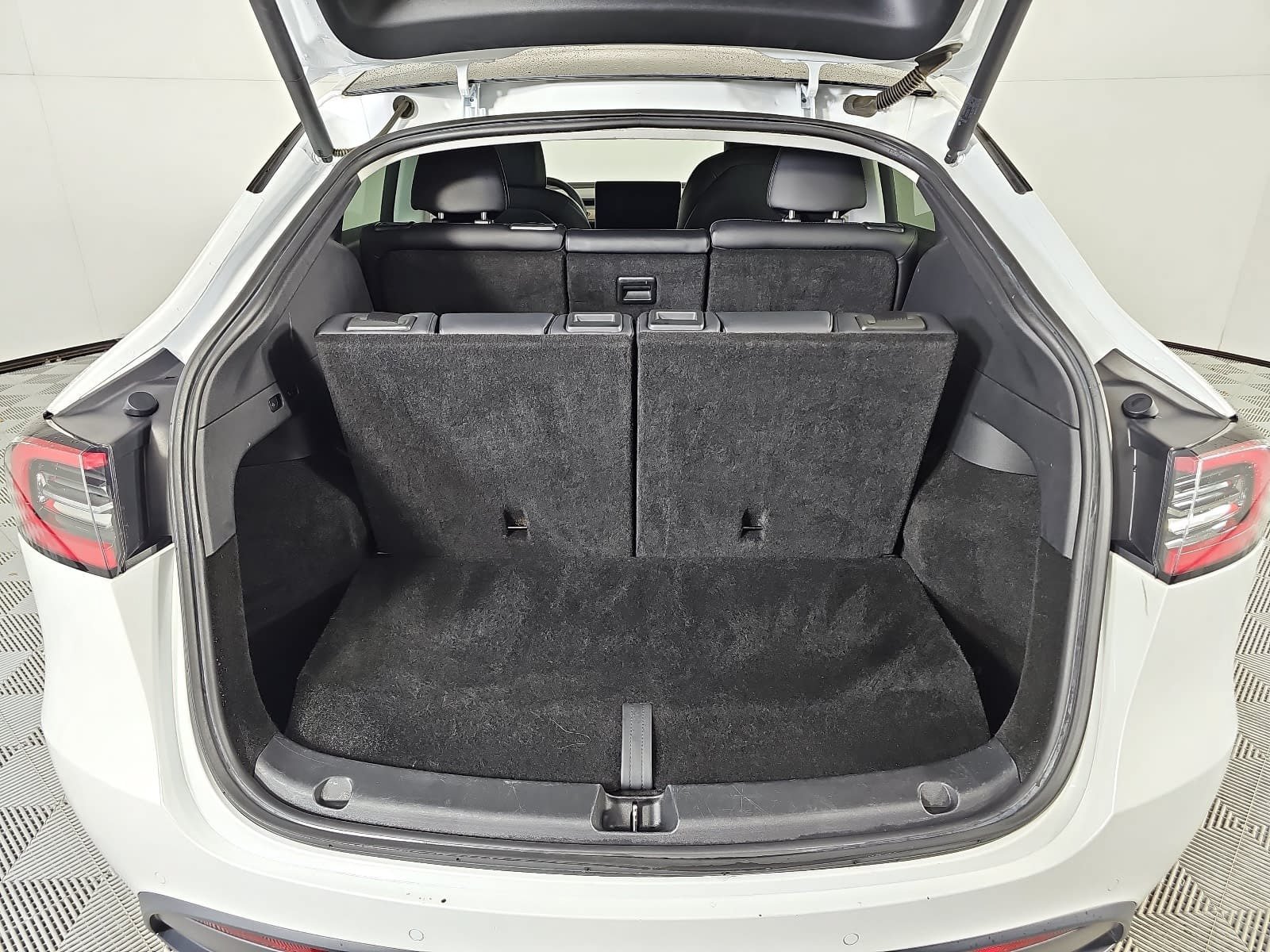 Used 2022 White Tesla Long Range image 12
