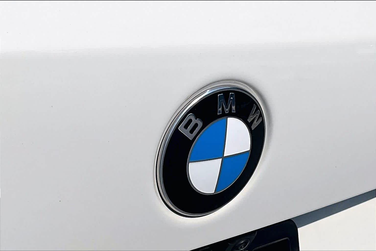 Certified Used 2024 Alpine White BMW xDrive40i image 9