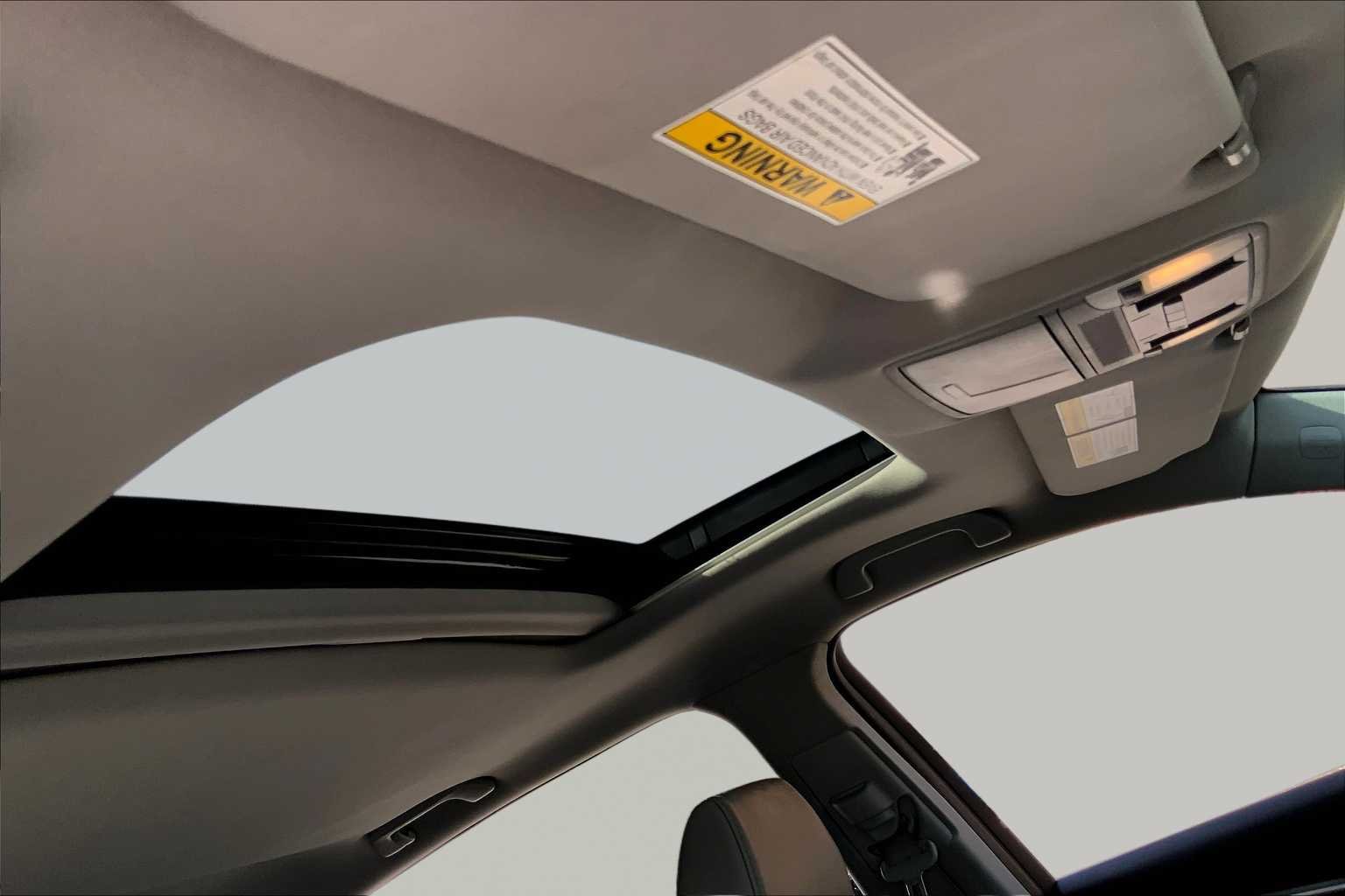 Used 2018 Lunar Silver Metallic Acura  image 13