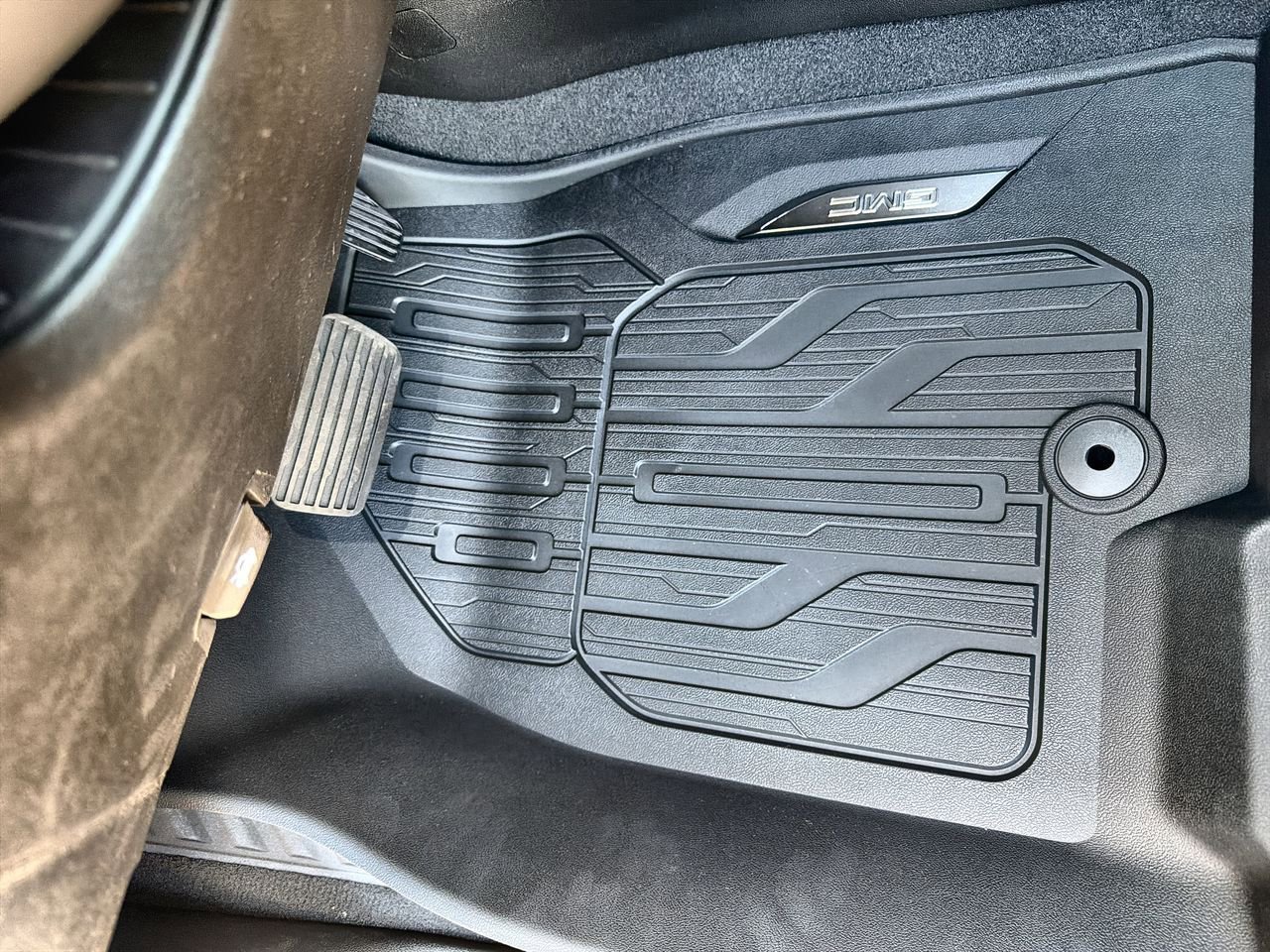 New 2026 Sterling Metallic GMC Denali image 30