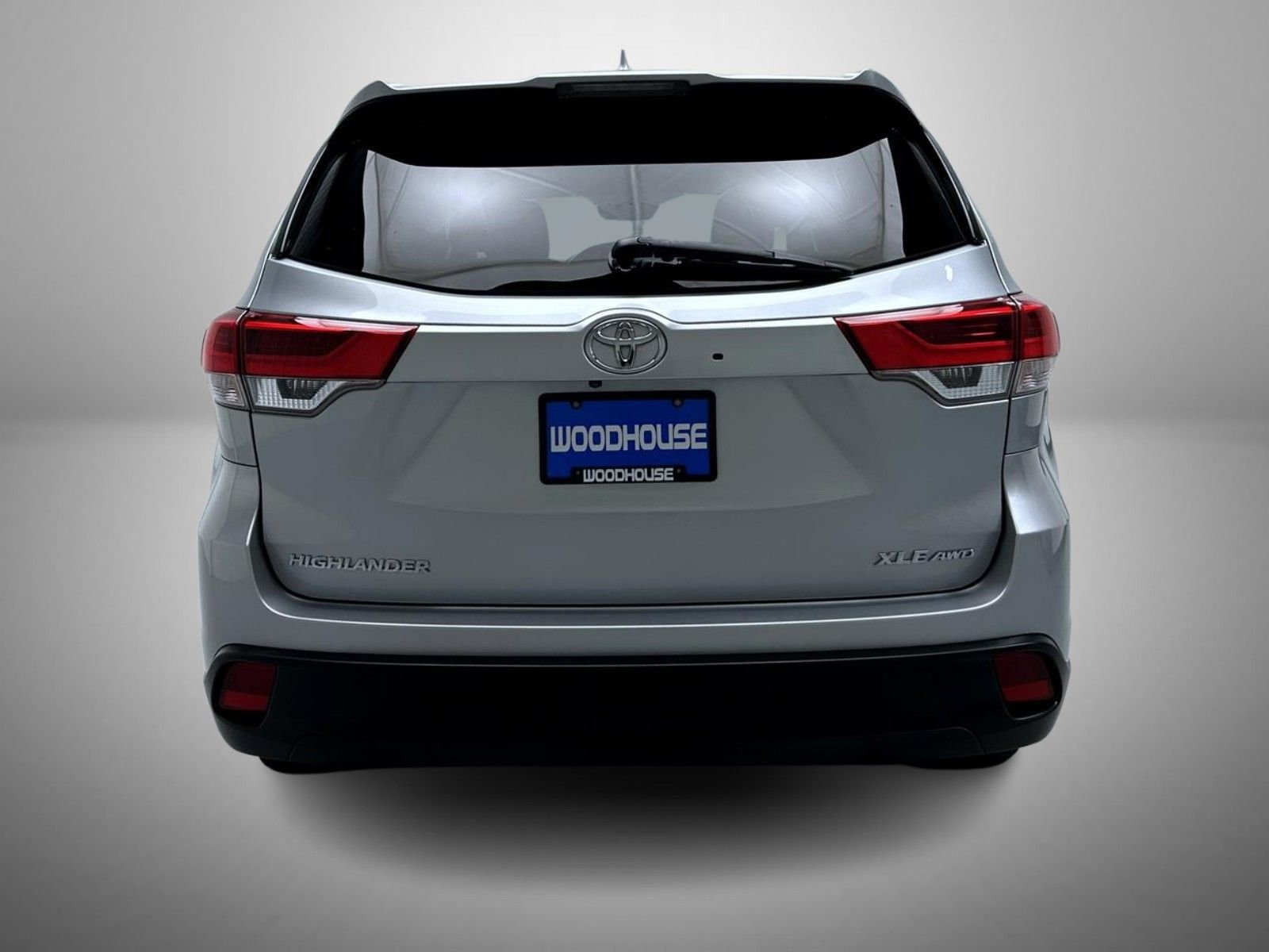 Used 2019 Silver Toyota XLE image 6