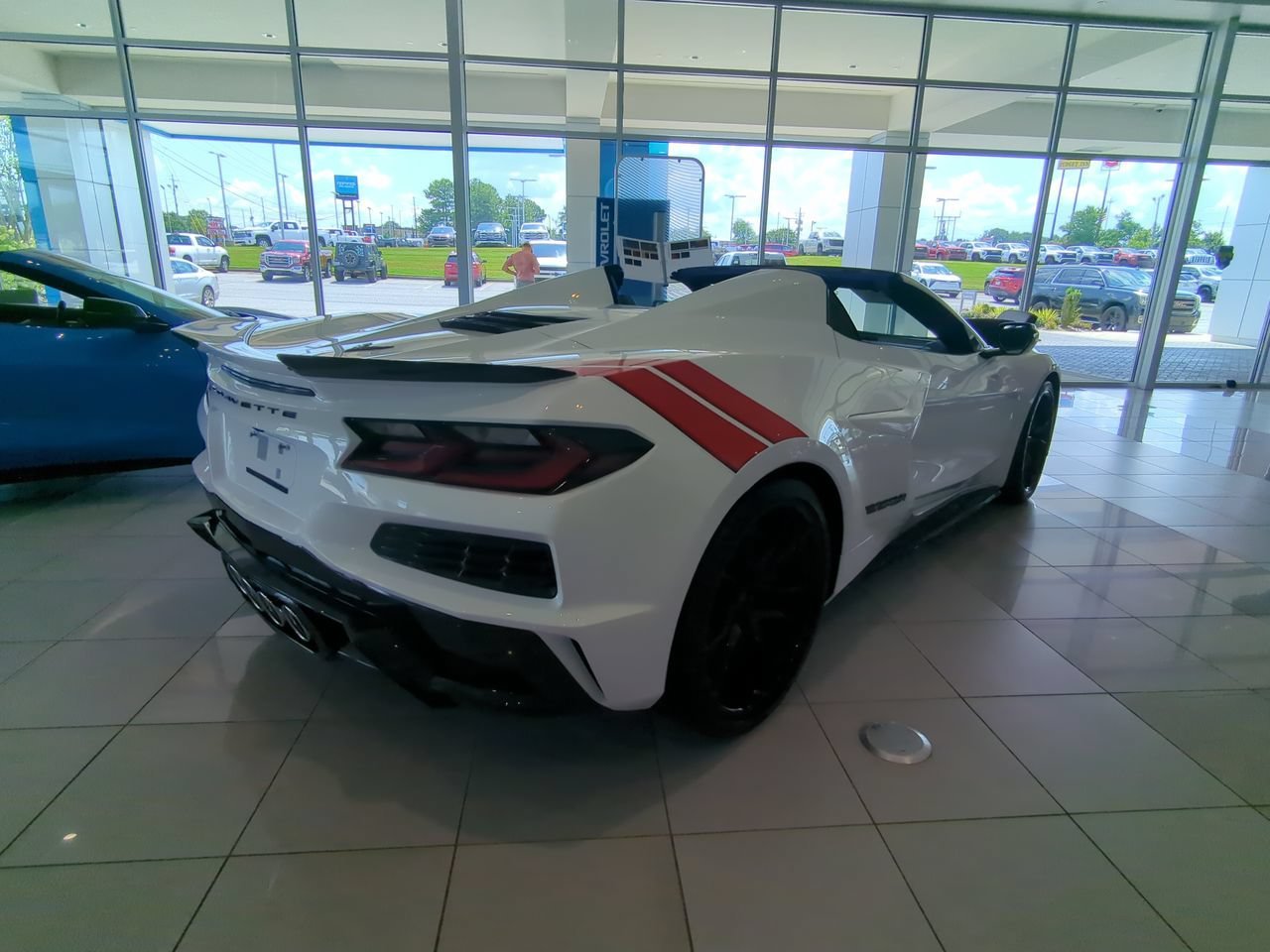 New 2027 Arctic White Chevrolet 3LT image 4