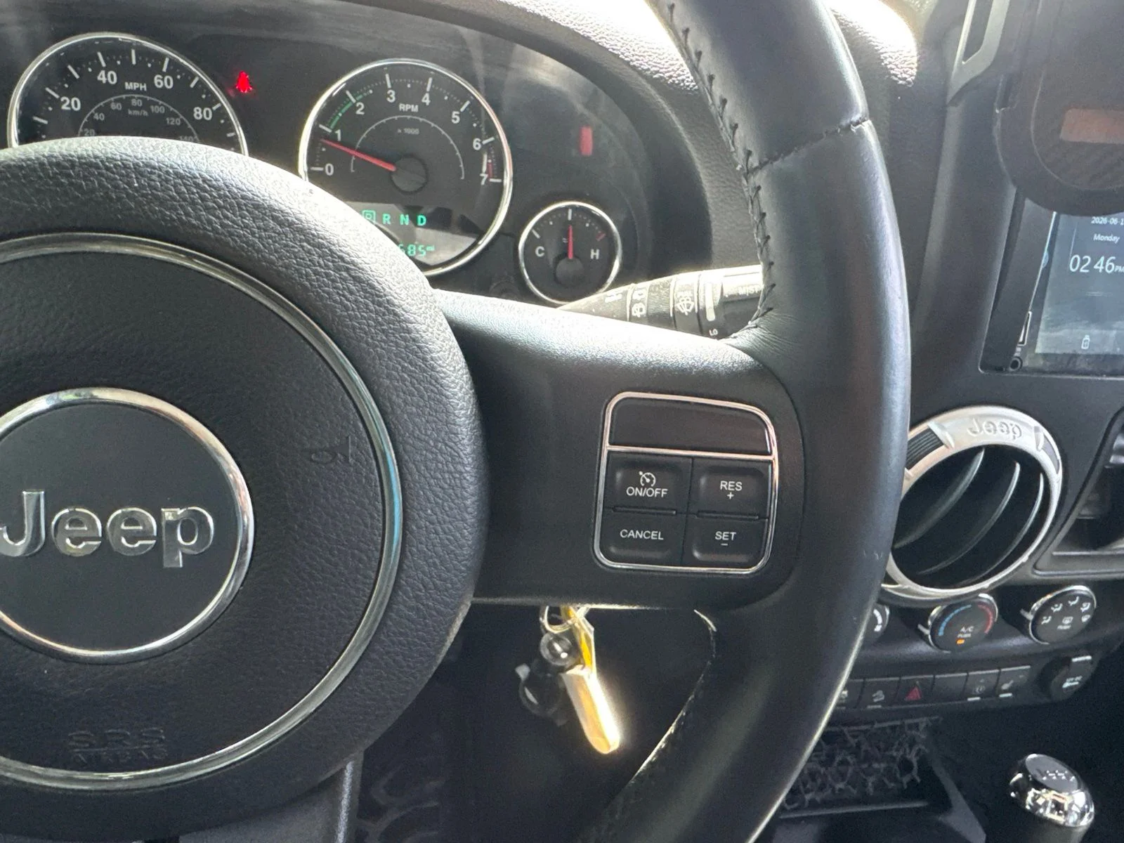 Used 2015 Green Jeep Unlimited Sahara image 17